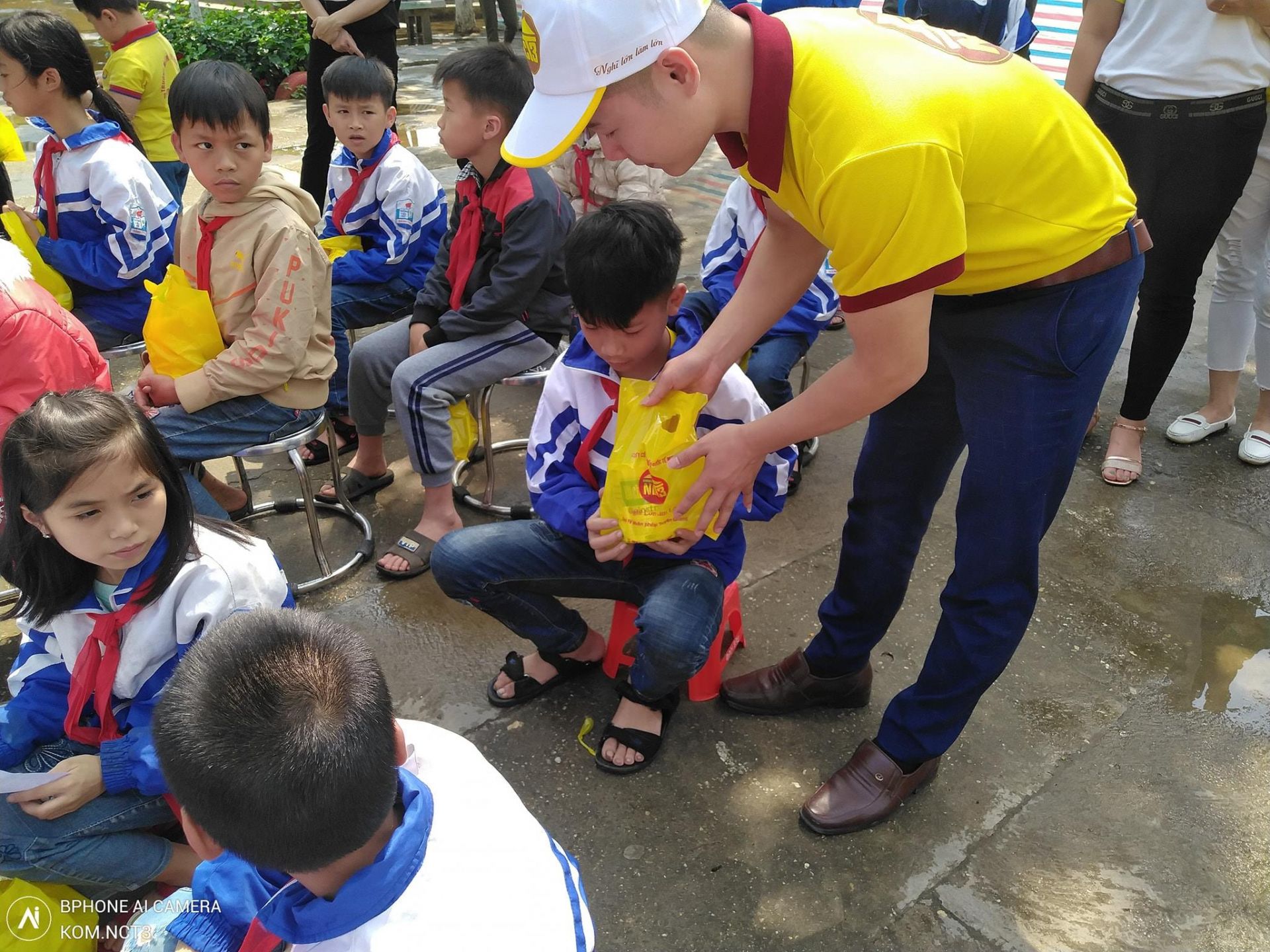 Ban Lãnh Đạo Công Ty CP Đầu Tư Quốc Tế NCT3 Cùng Tổng Đại Lý Và Nhà Phân Phối Đi Từ Thiện Tặng 1.100.000.000₫ Cho Các Bé Trẻ Em Nghèo Tại Huyện Sơn Dương - Tỉnh Tuyên Quang