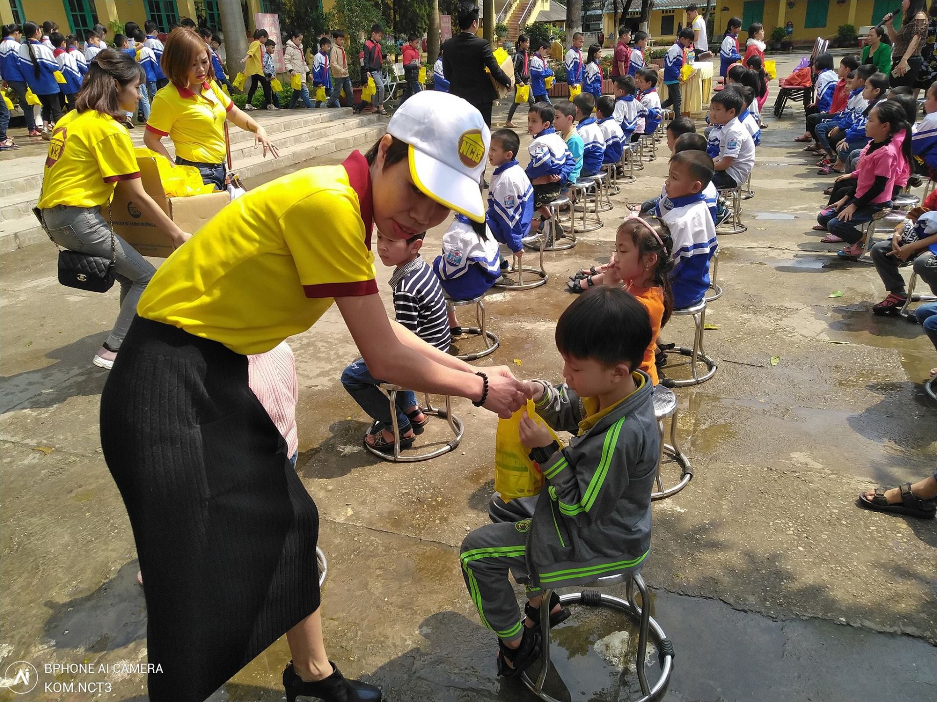 Ban Lãnh Đạo Công Ty CP Đầu Tư Quốc Tế NCT3 Cùng Tổng Đại Lý Và Nhà Phân Phối Đi Từ Thiện Tặng 1.100.000.000₫ Cho Các Bé Trẻ Em Nghèo Tại Huyện Sơn Dương - Tỉnh Tuyên Quang