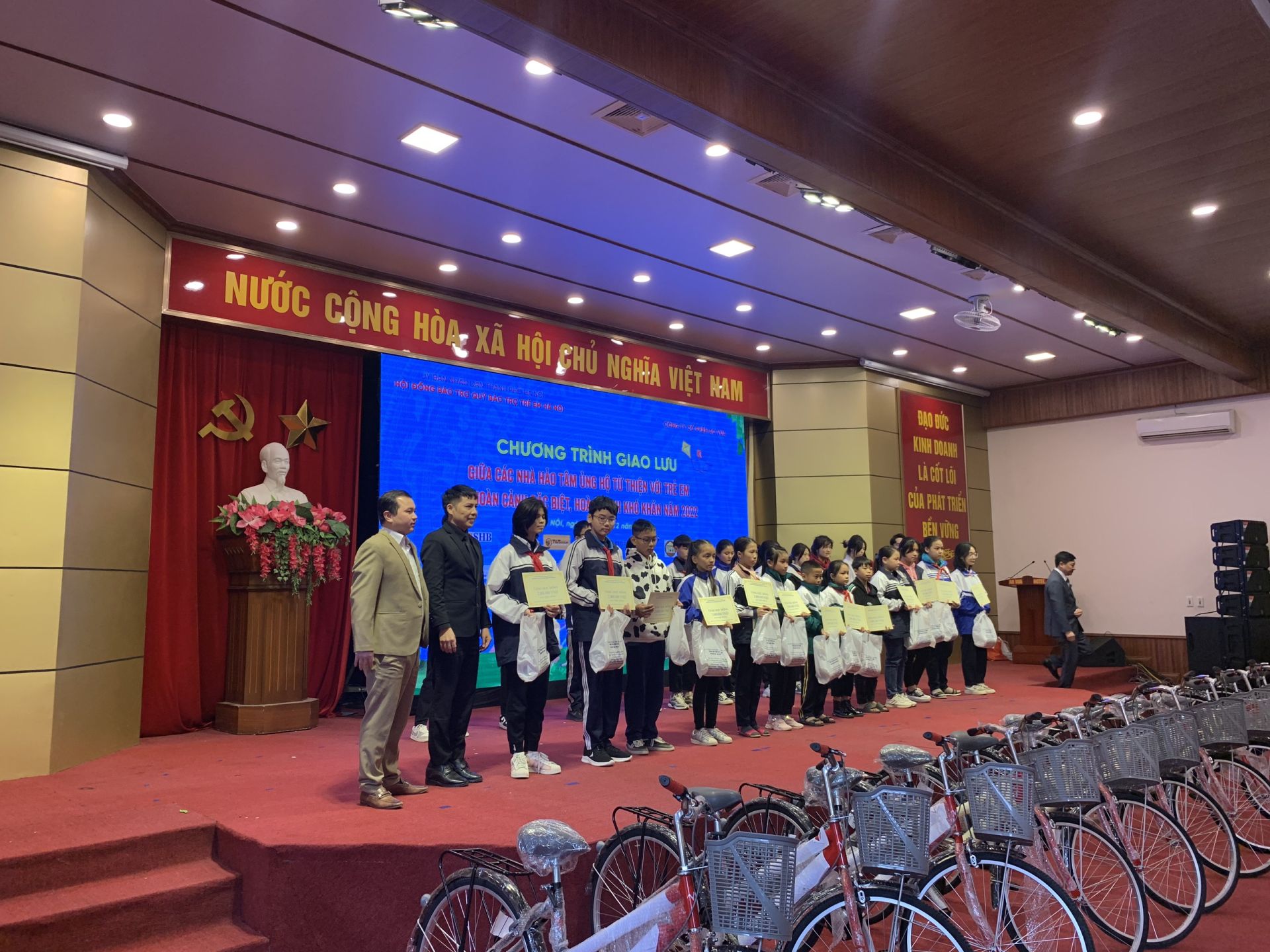 GHI NHẬN TẤM LÒNG VÀNG