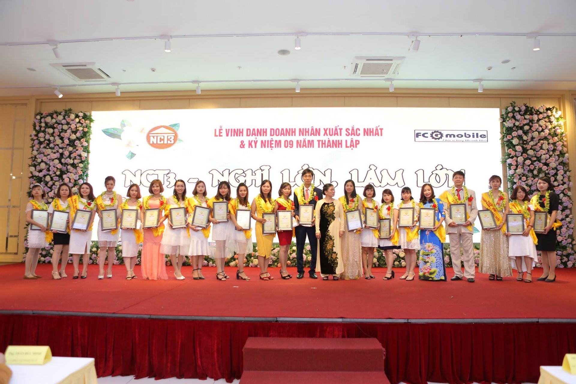 Lễ vinh danh doanh nhân xuất sắc và kỉ niệm 9 năm thành lập NCT3 Lễ vinh danh doanh nhân xuất sắc và kỉ niệm 9 năm thành lập NCT3